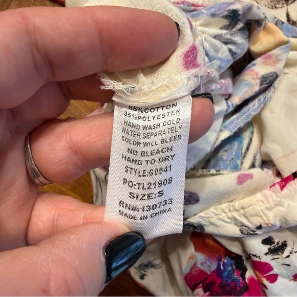 Umgee floral print romper ivory v-neck 3/4 sleeves elastic waist size small - Picture 9 of 11